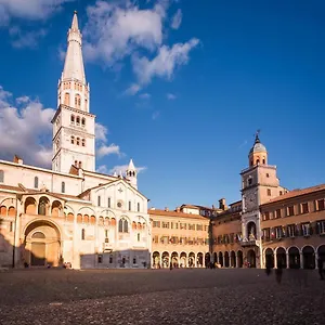 - Moderna - 500m Dal Duomo Modène